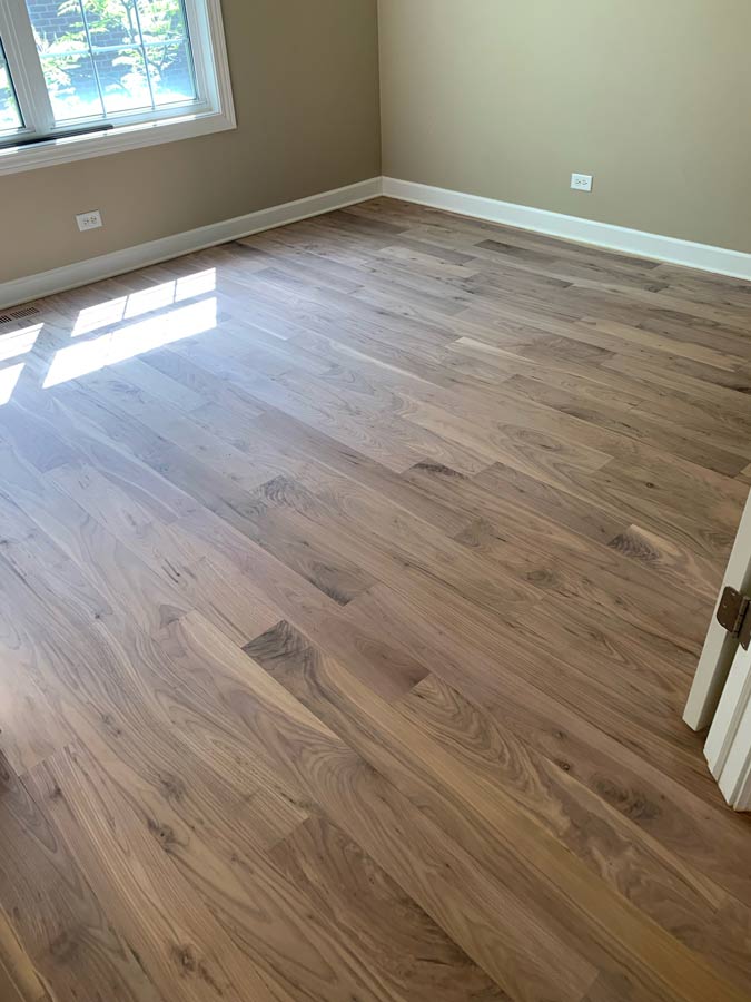 farmhouse-hardwood-floor-style-in-bedroom